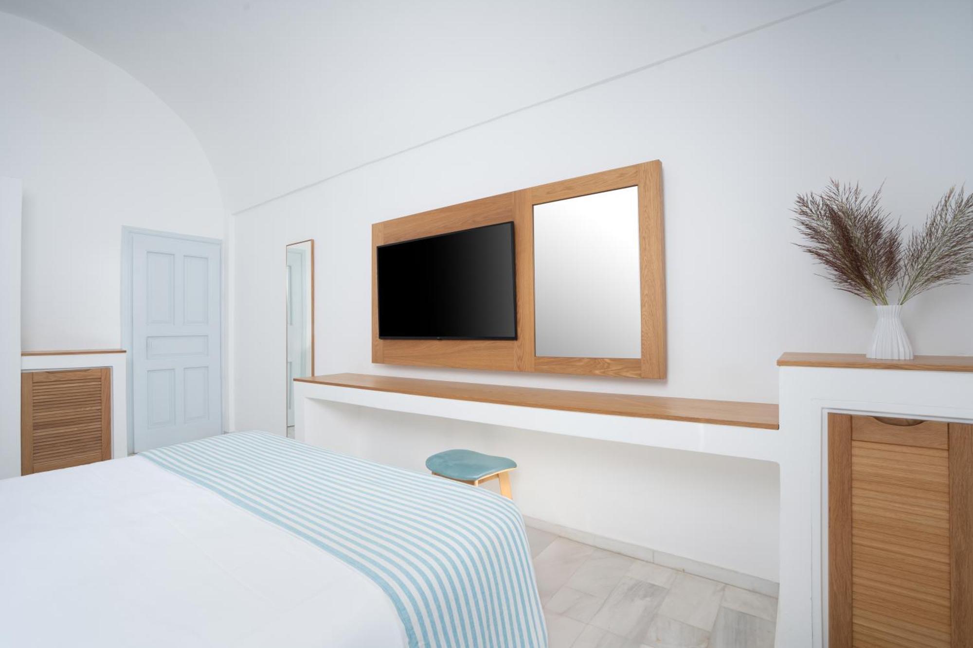 Santorini Kastelli Resort Kamári Dış mekan fotoğraf A bedroom at the hotel