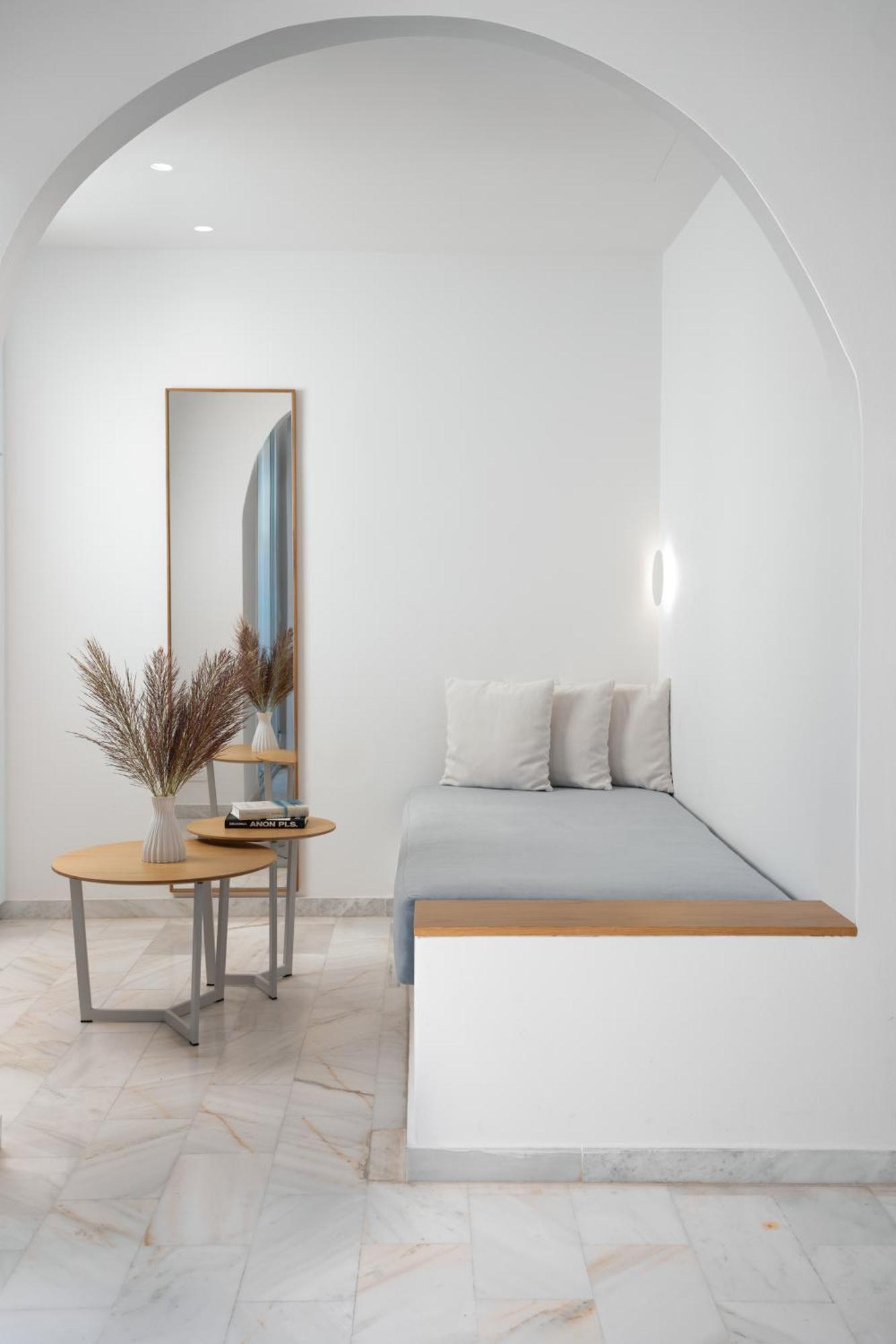 Santorini Kastelli Resort Kamári Dış mekan fotoğraf A bedroom at the hotel